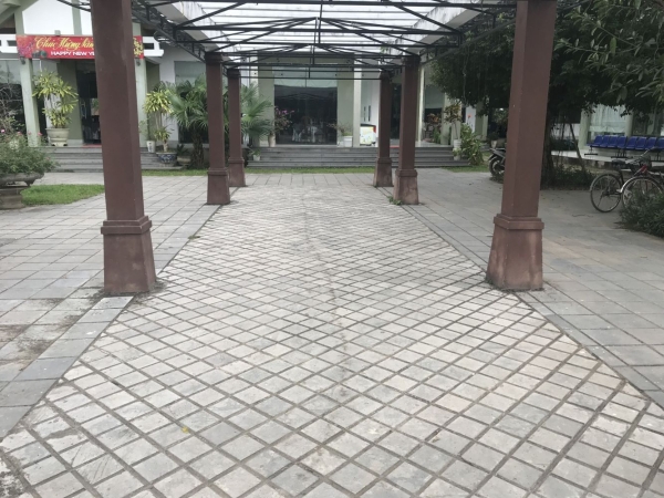 Đá cubic ghi sáng cắt thô – Mộc mạc, tự nhiên cho sân vườn và cảnh qua