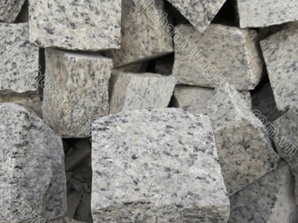 Đá cubic trắng suối lau chẻ tay – mộc mạc, chống trơn, bền đẹp tự nhiê