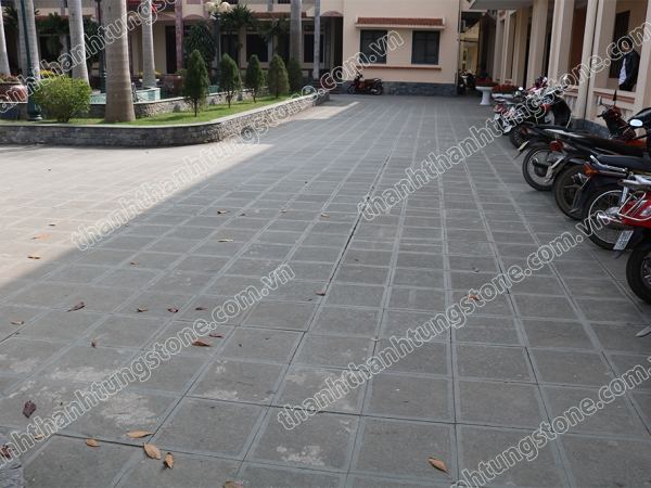 Đá xanh rêu băm cà viền – chống trơn bền bỉ, hoàn thiện tinh tế cho mọ