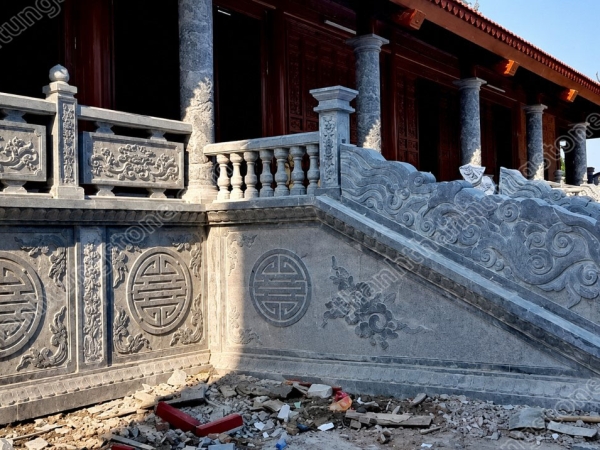 Lan can đá xanh đen cho nhà thờ – trang nghiêm, bền đẹp theo thời gian